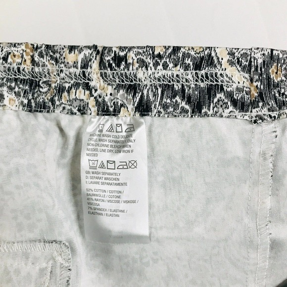 Isaac Mizrahi Live Women's 30W Pants Black Beige Ikat Paisley Slim NWOT CP12 - Picture 4 of 5